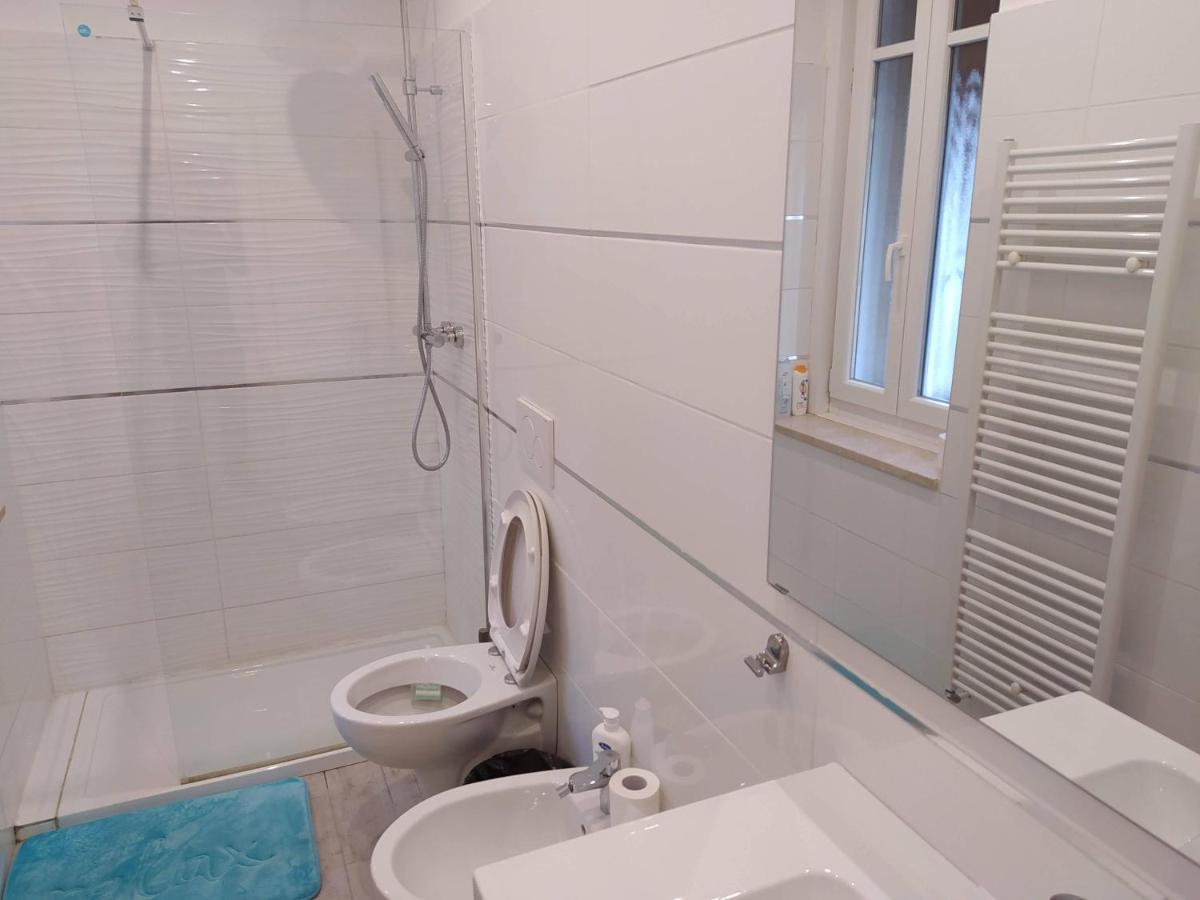 Modern Room With Private Bathroom 트렌토 외부 사진