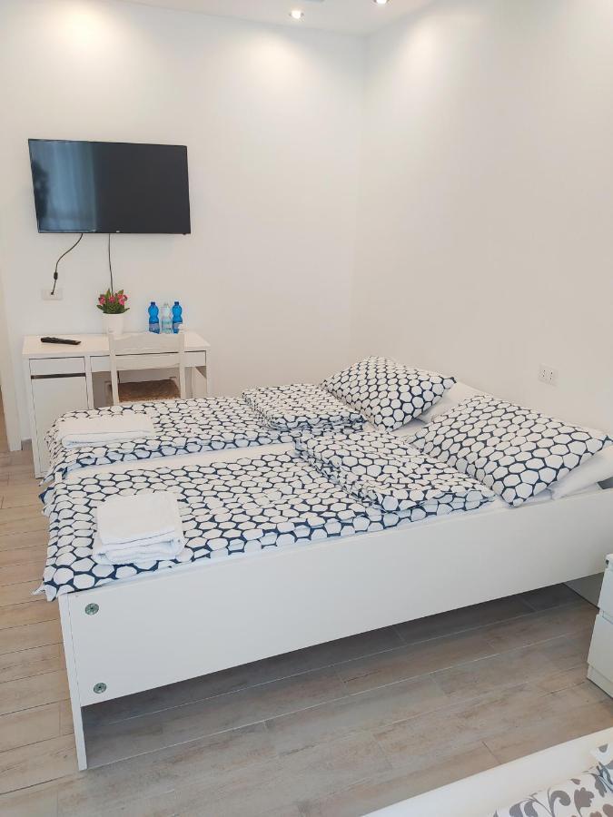 Modern Room With Private Bathroom 트렌토 외부 사진