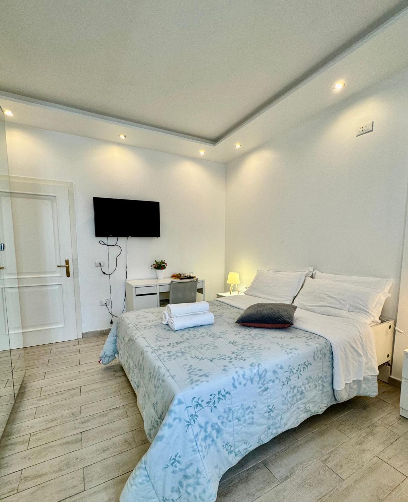 Modern Room With Private Bathroom 트렌토 외부 사진