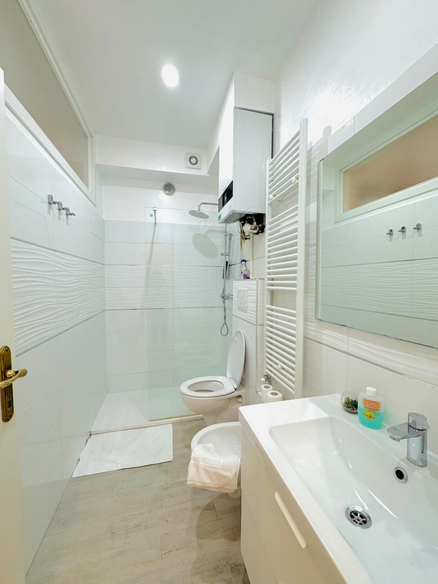 Modern Room With Private Bathroom 트렌토 외부 사진
