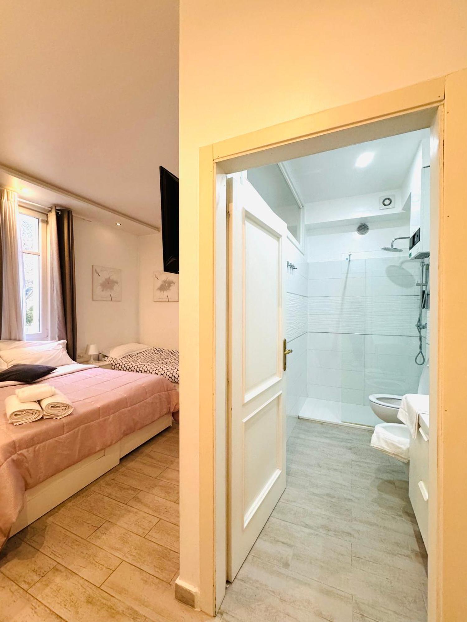 Modern Room With Private Bathroom 트렌토 외부 사진