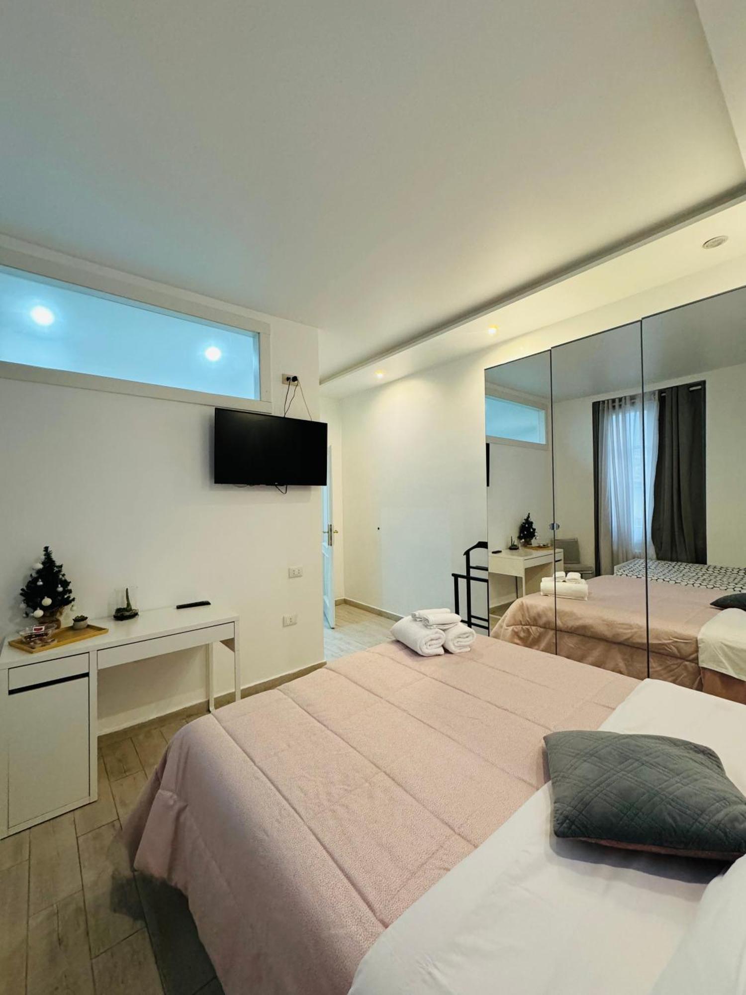 Modern Room With Private Bathroom 트렌토 외부 사진